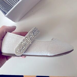 NWT & box. Flower girl/communion girl shoes size 9t